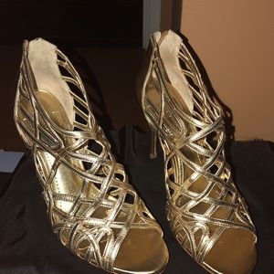 They are gold  with your toes .